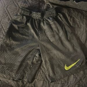 Nike dry fit basketball shorts size 8/10- fabulous condition